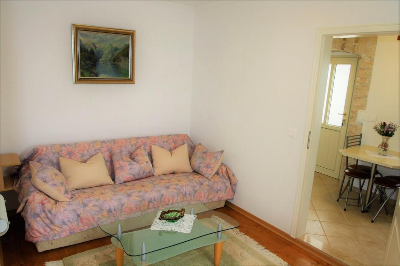 Apartment Marija Kaštelir Exterior foto